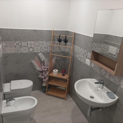 a bathroom with a toilet and a sink at Il giardino di San Martino in Saliceto