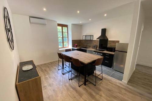 Photo de la galerie de l'établissement Charming Riverside Apartment, à Largentière