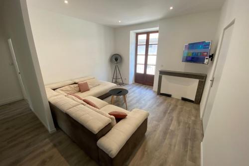 Photo de la galerie de l'établissement Charming Riverside Apartment, à Largentière