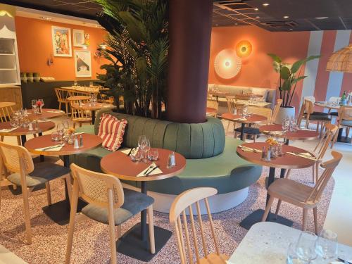 a restaurant with tables and chairs in a room at ibis Lille Centre Gares in Lille