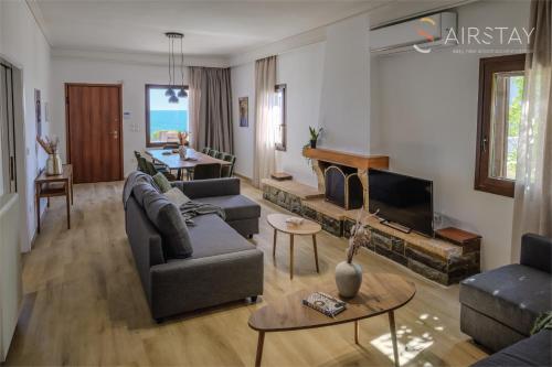 Nami Villa Beach front airport by Airstay