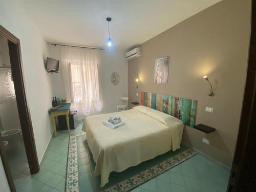 a bedroom with a large bed and a bathroom at Le 5 Torri in Trapani