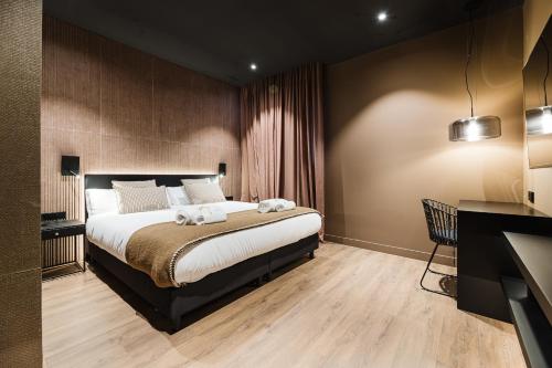 a bedroom with a large bed in a room at Hotel Arena Select in Valencia