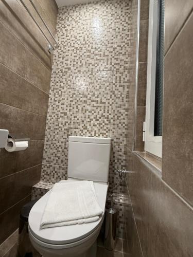 Koupelna v ubytování Glaros Hotel