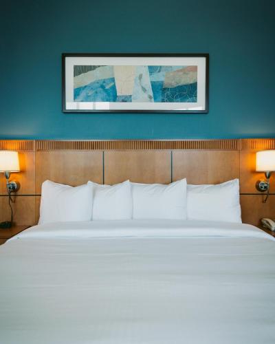 Ein Bett oder Betten in einem Zimmer der Unterkunft Courtyard Aguadilla