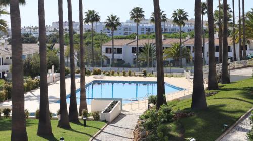 an overhead view of a pool with palm trees at Vila Alba by Albufeira Rental in Albufeira
