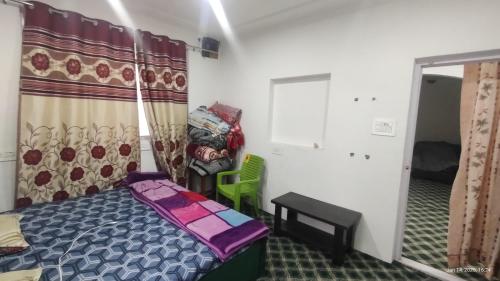 Postel nebo postele na pokoji v ubytování Gulzar Guest house 6bhk
