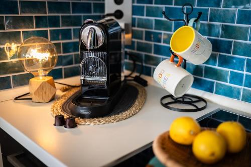 a kitchen counter with a toaster and some fruit on it at Lake Breeze Maisonette bei Leipzig in Markkleeberg