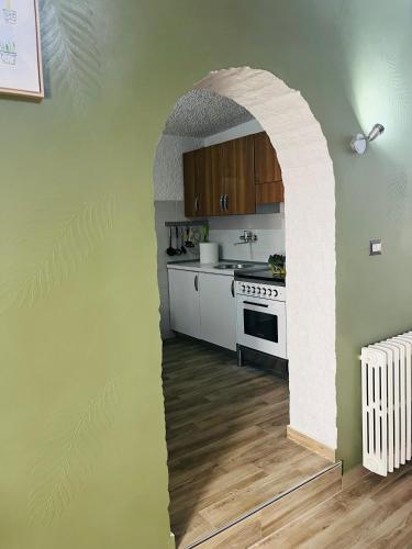 a kitchen with an archway in the middle of a room at BOUGANVILLE casa vacanza ambiente climatizzato con wi fi in Pineto