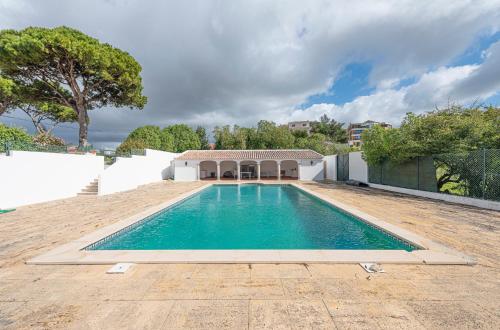 a swimming pool in the backyard of a house at Pátio Sant'Ana - 2 bedrooms villa w/ exterior area in Sesimbra