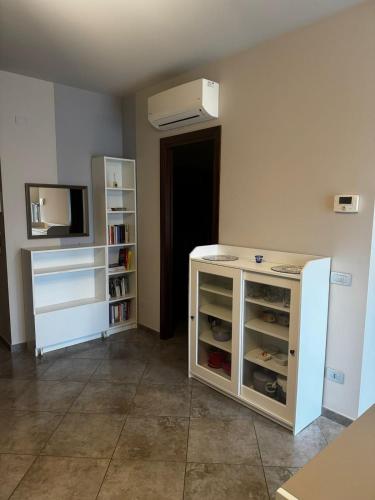 a room with a white cabinet and a tv at "Casa Viola" via Camillo CARLOMAGNO 26 in Isernia