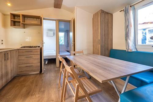Фотография из галереи Homair Mobil-homes Camping Les Avignon в городе Вильнёв-лез-Авиньон