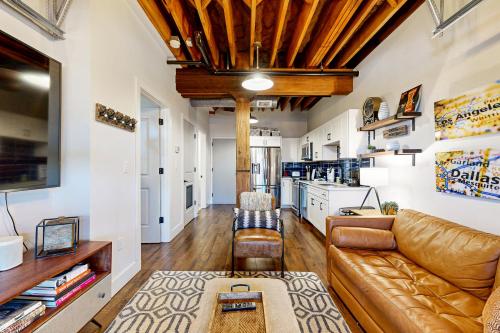 a living room with a couch and a kitchen at All Access Pass #104 in Nashville