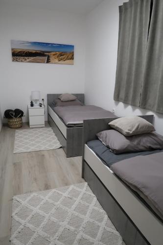 Ένα ή περισσότερα κρεβάτια σε δωμάτιο στο Kuća za odmor Drava