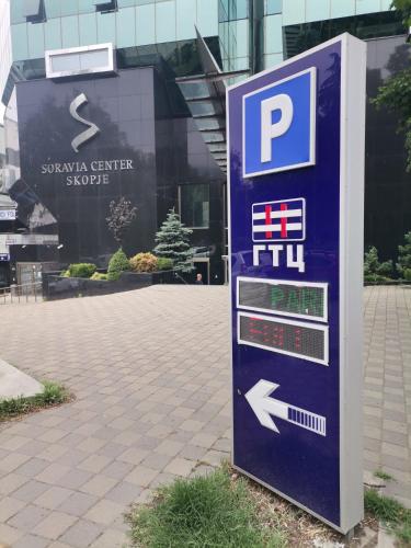 CALLA 3 Apartment-Main Square,in the City Shooping Center - PARKING SLOT WITH SECURITI AND VIDEO CAMERAに飾ってある許可証、賞状、看板またはその他の書類