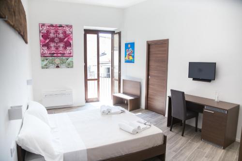 Кровать или кровати в номере Apartments Porta di Castro
