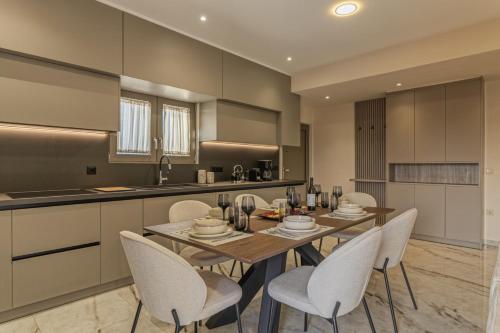 Η κουζίνα ή μικρή κουζίνα στο Elysian Villa 1 - With Private Pool