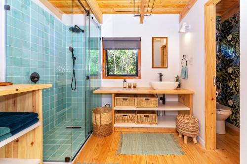 Ένα μπάνιο στο Valley View Studio - Maison Mahogany - design meets tranquillity