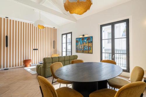 REF 1993 - Cannes Center Renovated Apartment
