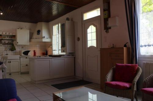 Photo de la galerie de l'établissement Maison 3 pièces 4 couchages - Grand-Village-Plage - GVO000-011, à Grand-Village-Plage