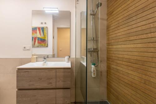 Pages Central Suite by Valcambre