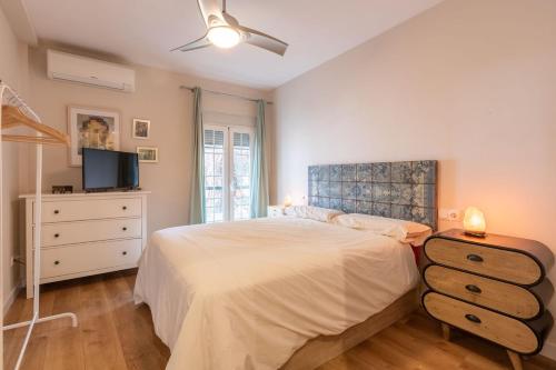 Pages Central Suite by Valcambre