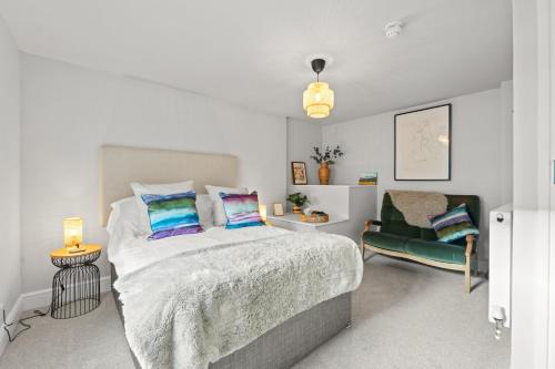 Una cama o camas en una habitación de Tweedside