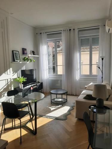 T2 haussmannien climatisé - Saxe Gambetta