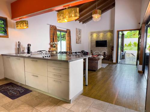 ครัวหรือมุมครัวของ PROMO ! Villa bois & Prestige 3CH à 5 min de la plage des raisins clairs