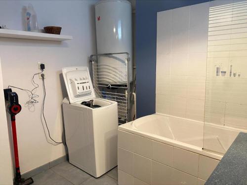 Φωτογραφία από το άλμπουμ του Appartement 4 pers, cuisine équipée, vue port, proche commodités - FR-1-418-62 σε Le Palais