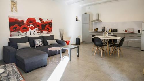 Photo de la galerie de l'établissement Beau mas avec piscine 6 pers, à Pujaut