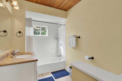 Phòng tắm tại Mid beach Cottage 907 Lovell