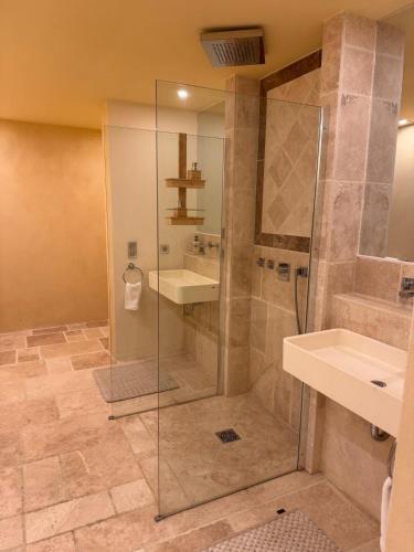 Bilik mandi di Bastide La Guilhabertie