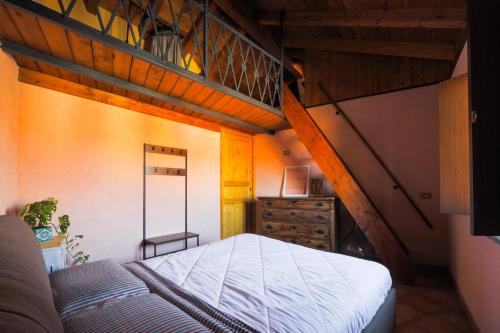 Ένα ή περισσότερα κρεβάτια σε δωμάτιο στο Casa la torre