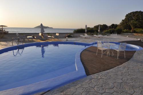 La alberca dentro o cerca de Tony's Beach Hotel