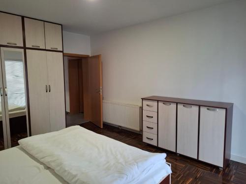 Ένα ή περισσότερα κρεβάτια σε δωμάτιο στο Apartmani Sweet Dream