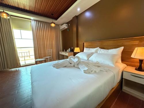 Una cama o camas en una habitación de Raivara Maldives