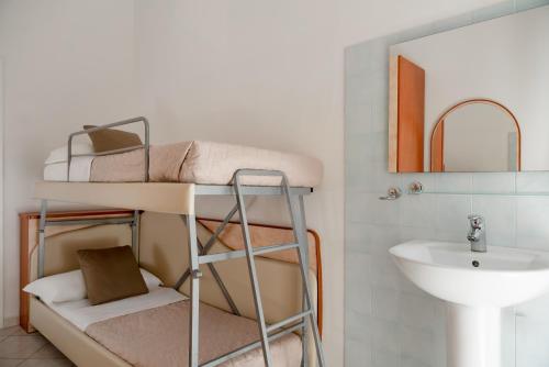 a bathroom with a bunk bed and a sink at Hotel San Marco in Milano Marittima