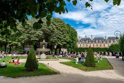 Le Marais l 5BR & AC - Duplex Home in Paris