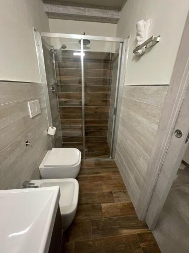 a bathroom with a toilet and a sink and a shower at airport apartments camera relax in San Maurizio Canavese