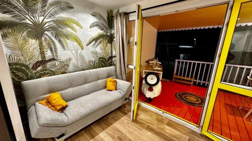 Coin salon dans l'établissement Ti Kaz Coco JUNGLE Jacuzzi & vue mer