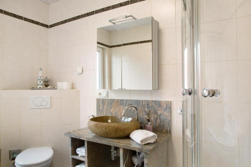 a bathroom with a sink and a shower at Christines Ferienwohnung in Eitting