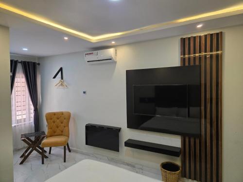 NEKST Hotel Ibadan tesisinde bir televizyon ve/veya eğlence merkezi