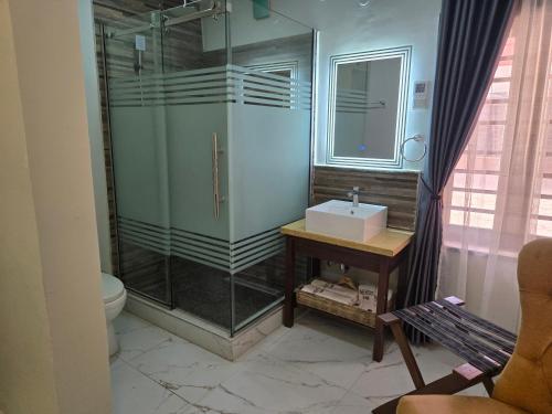 Koupelna v ubytování NEKST Hotel Ibadan