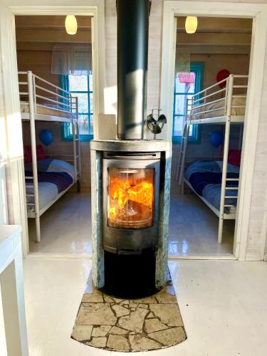 Postel nebo postele na pokoji v ubytování Underbart litet hus i lantligt läge