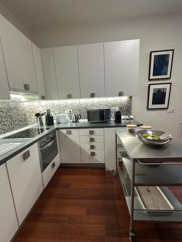 Stylish & Cozy 1BR Steps from Royal Palace | By Airnest