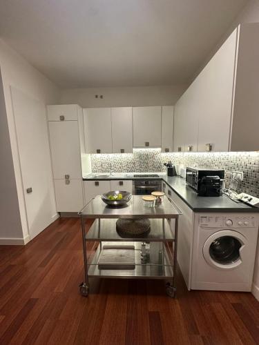 Stylish & Cozy 1BR Steps from Royal Palace | By Airnest