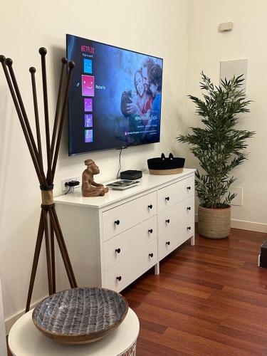 Stylish & Cozy 1BR Steps from Royal Palace | By Airnest