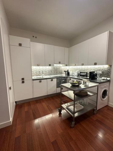 Stylish & Cozy 1BR Steps from Royal Palace | By Airnest