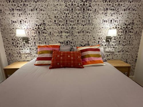 Stylish & Cozy 1BR Steps from Royal Palace | By Airnest